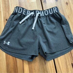 Under Armour Youth Gray HeatGear Athletic Shorts | Size YM (10–12)